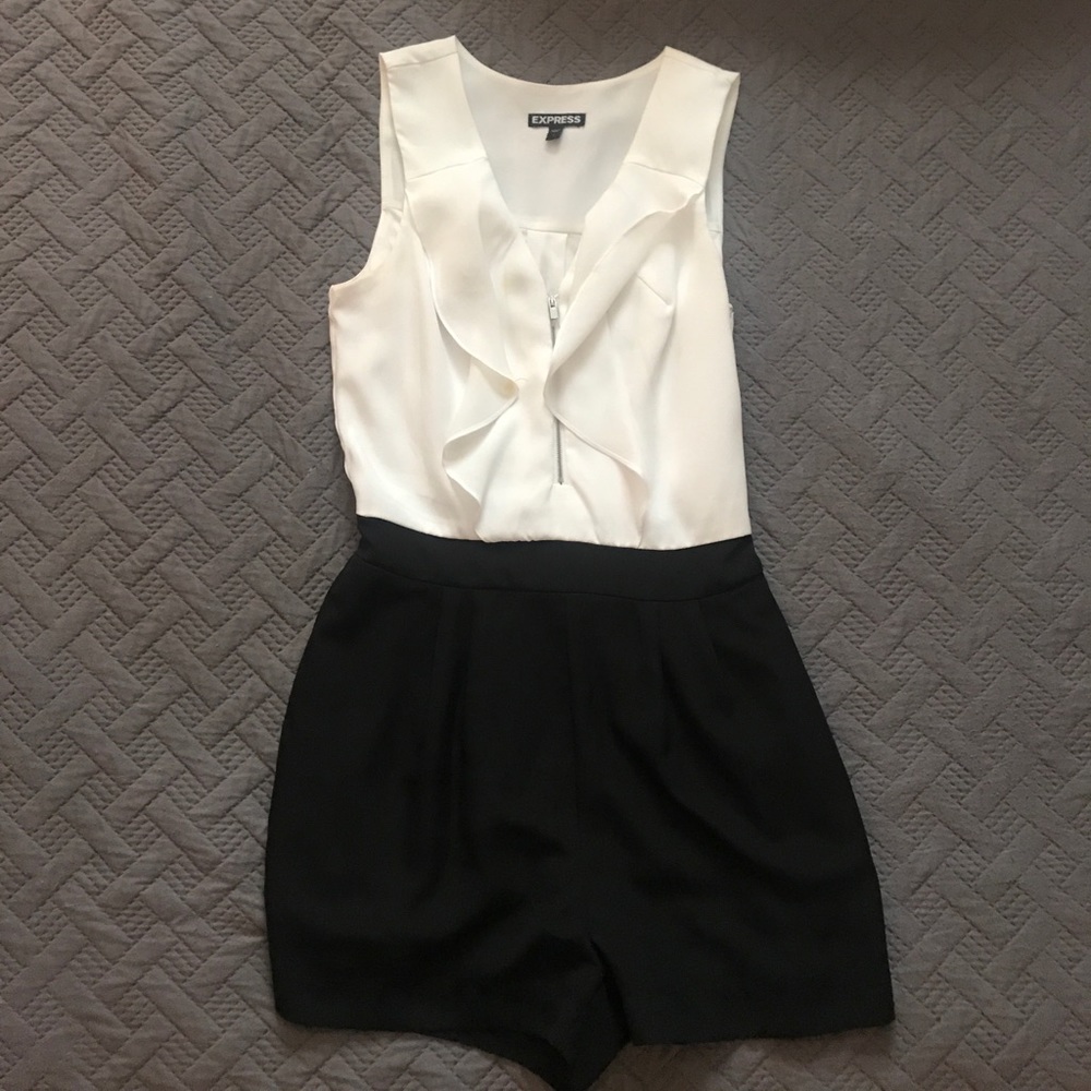 Express blacks and white romper